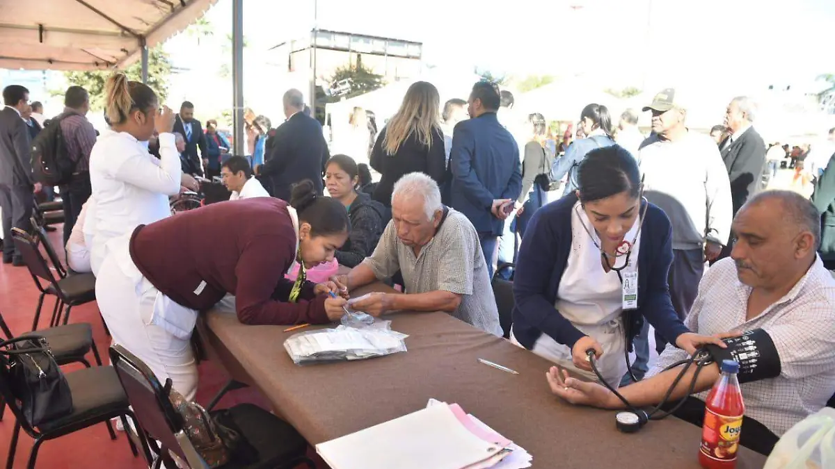 03 Regalan servicios de salud por el Día del Rotarismo4